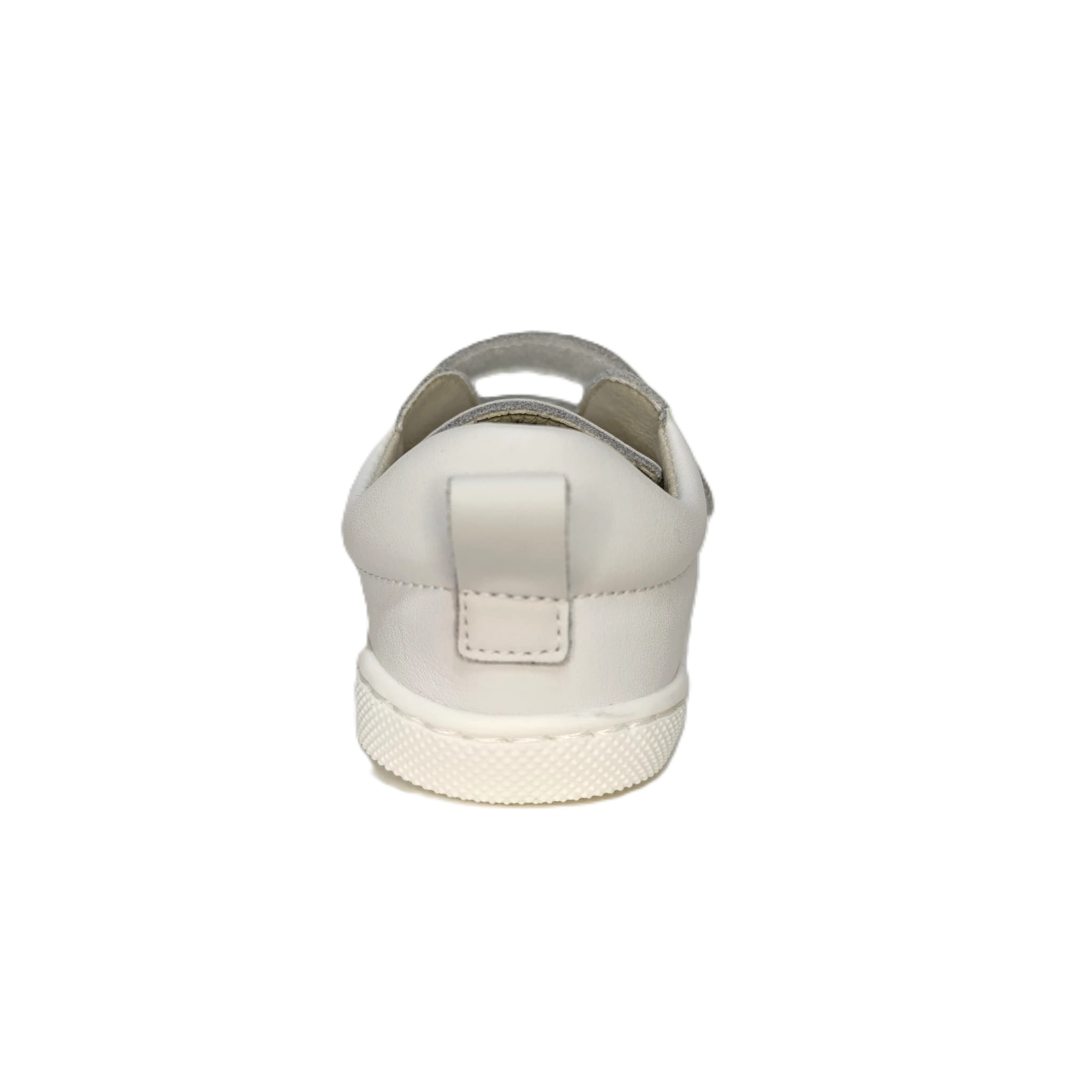 Deportivo colegial barefoot piel blanco