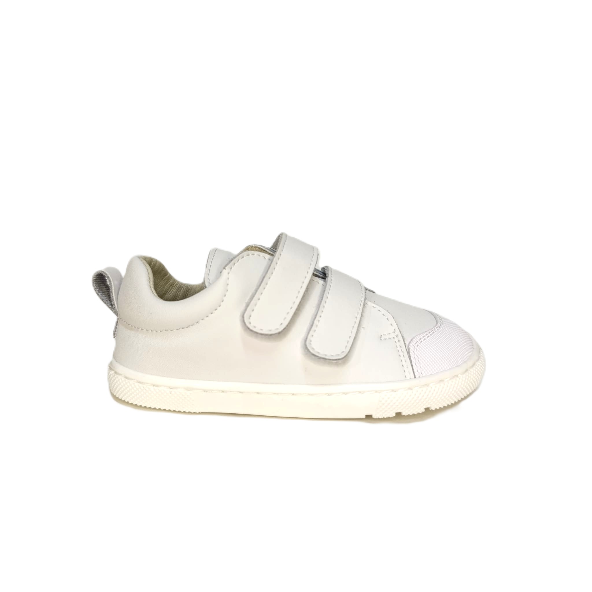 Deportivo colegial barefoot piel blanco