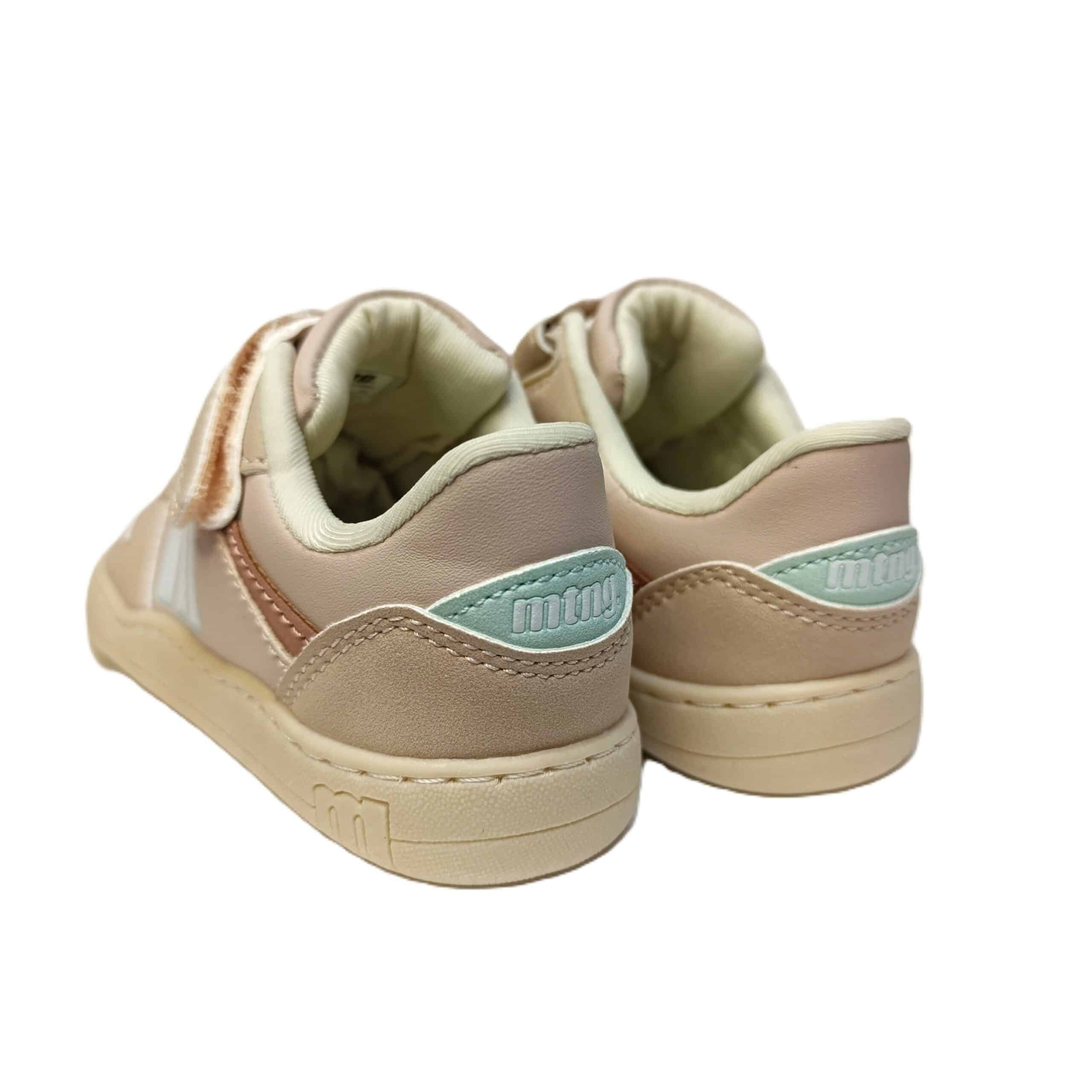 Mustang free niña rosa