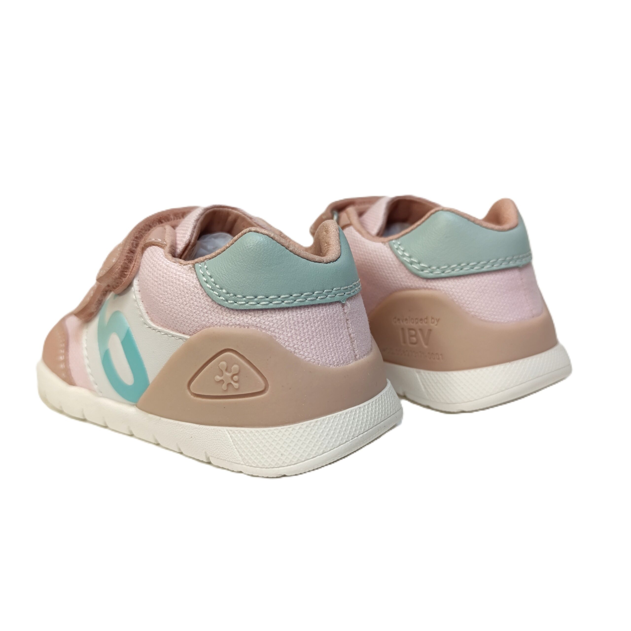 Deportiva biomecanics primeros pasos niña rosa