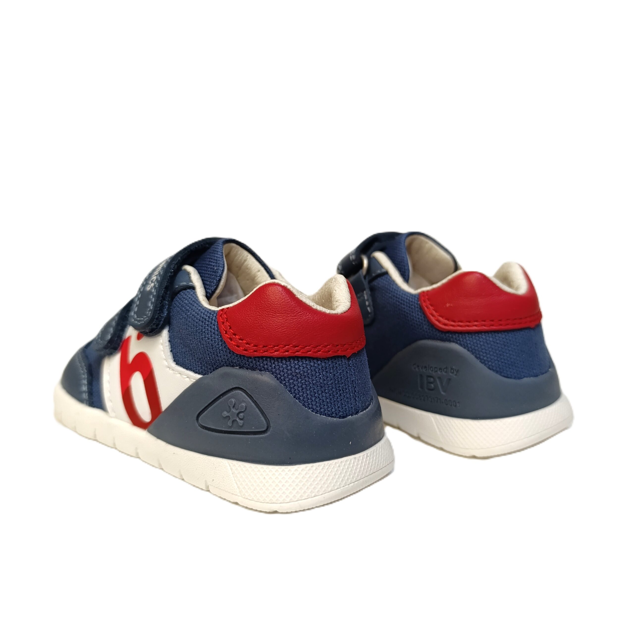 Deportiva biomecanics primeros pasos niño azul