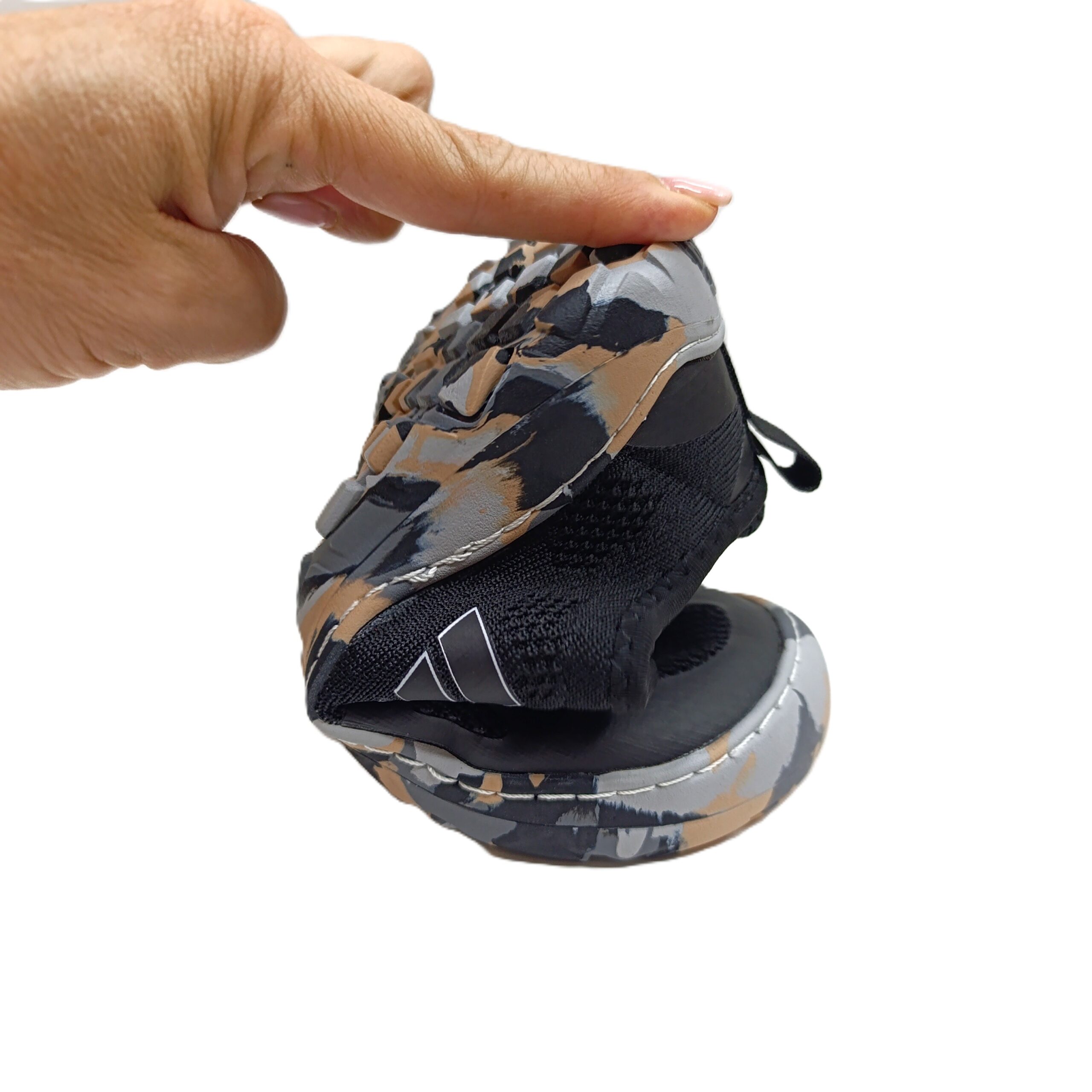 Deportiva barefoot mustang free negro niño knitting