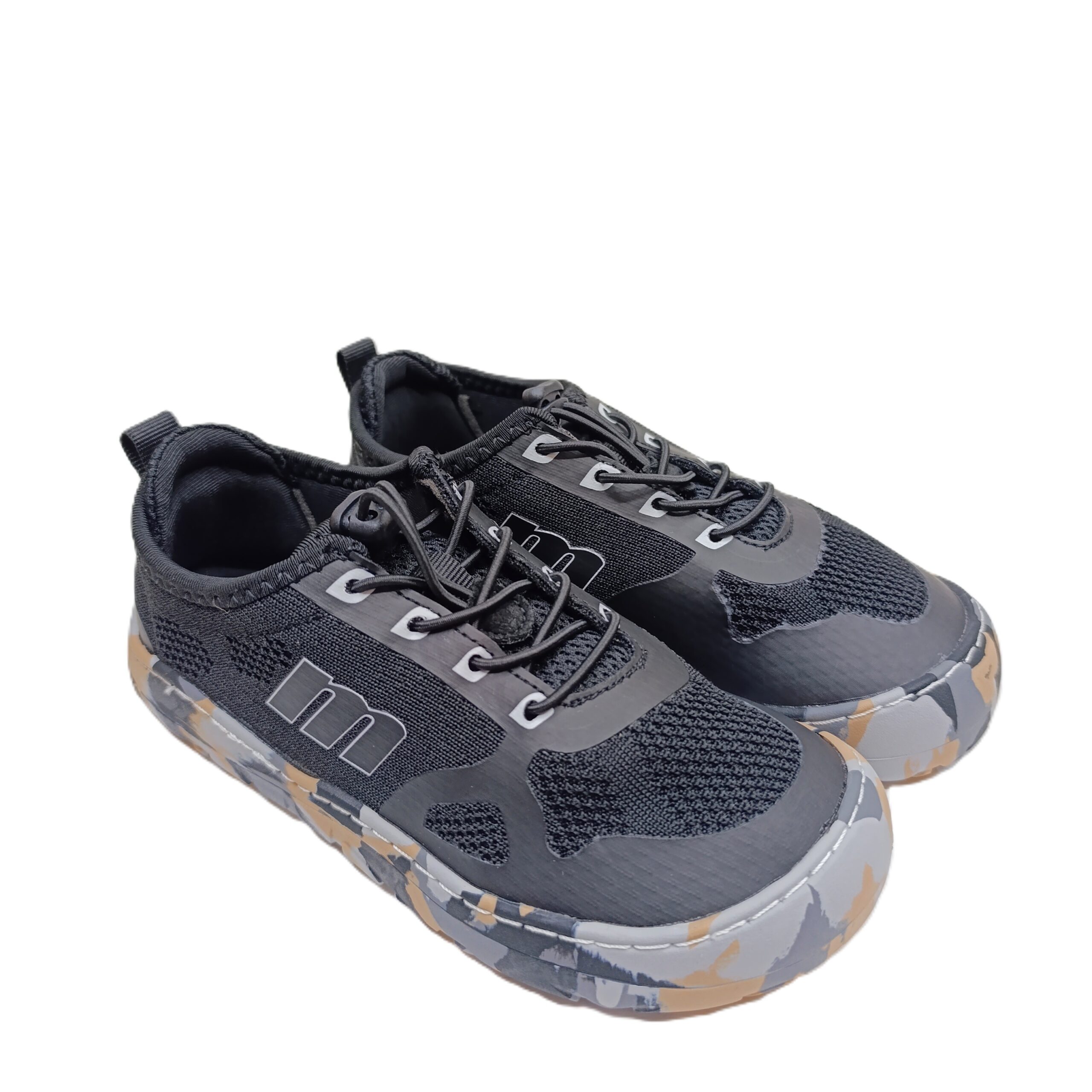 Deportiva barefoot mustang free negro niño knitting